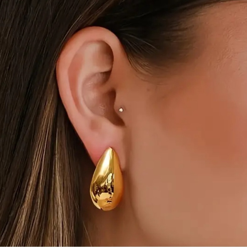 New Stylish and Eleganr Tear Drop Earrings